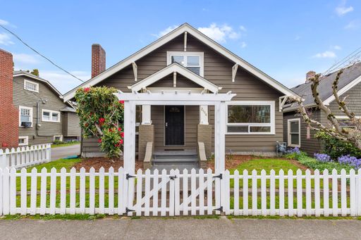 2114 Dexter Ave N, Seattle, WA 98109