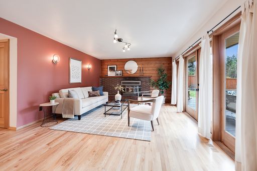 Listing photo thumbnail