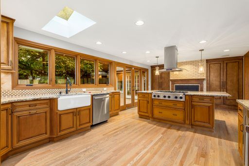 Listing photo thumbnail