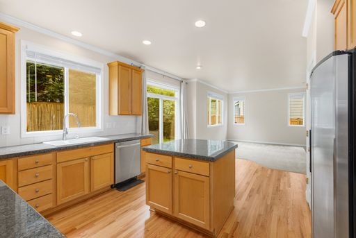 Listing photo thumbnail