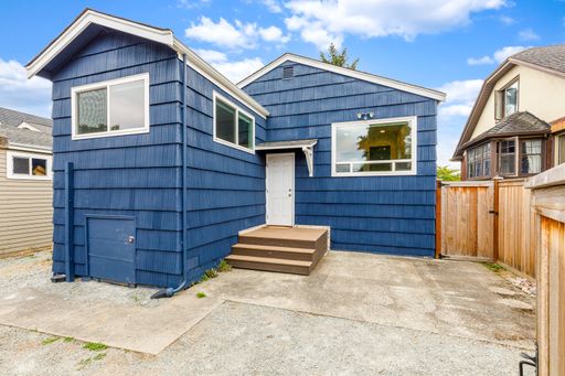 Listing photo thumbnail