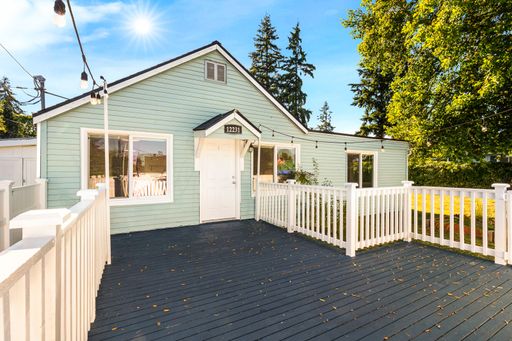 Listing photo thumbnail