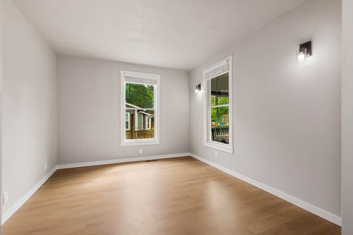 Listing photo thumbnail