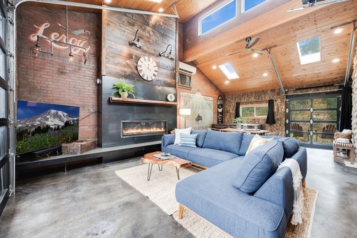 Listing photo thumbnail