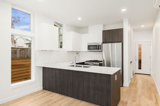 Listing photo thumbnail