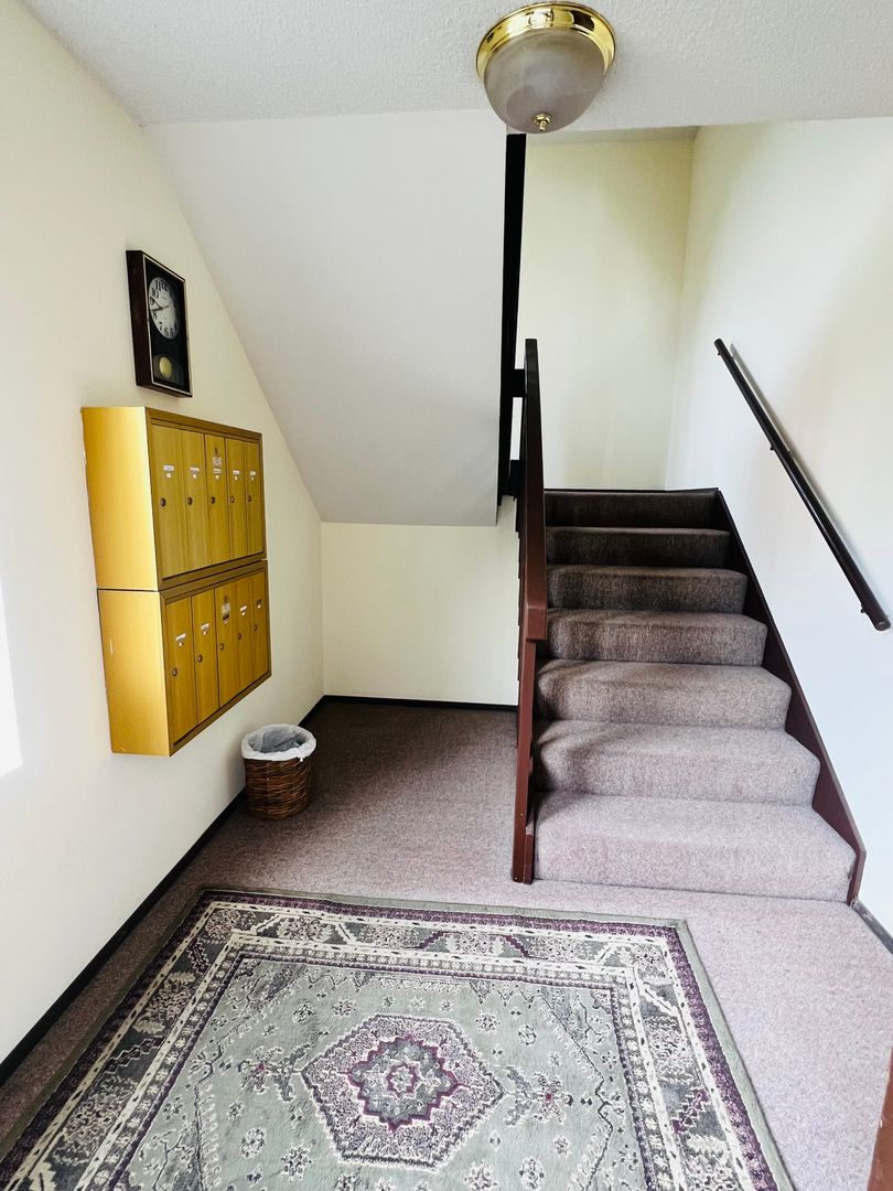 909 SW Holden St, Unit C, Seattle, WA 98106 photo 2