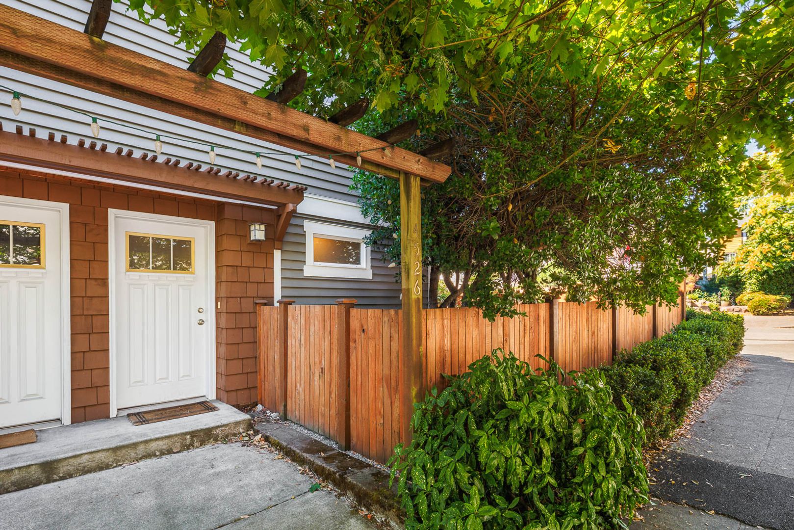 4526 Dayton Ave N, Seattle, WA photo 3