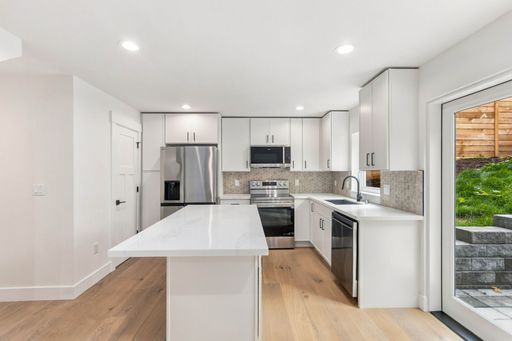 Listing photo thumbnail