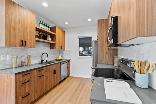 Listing photo thumbnail