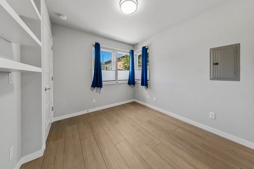 Listing photo thumbnail