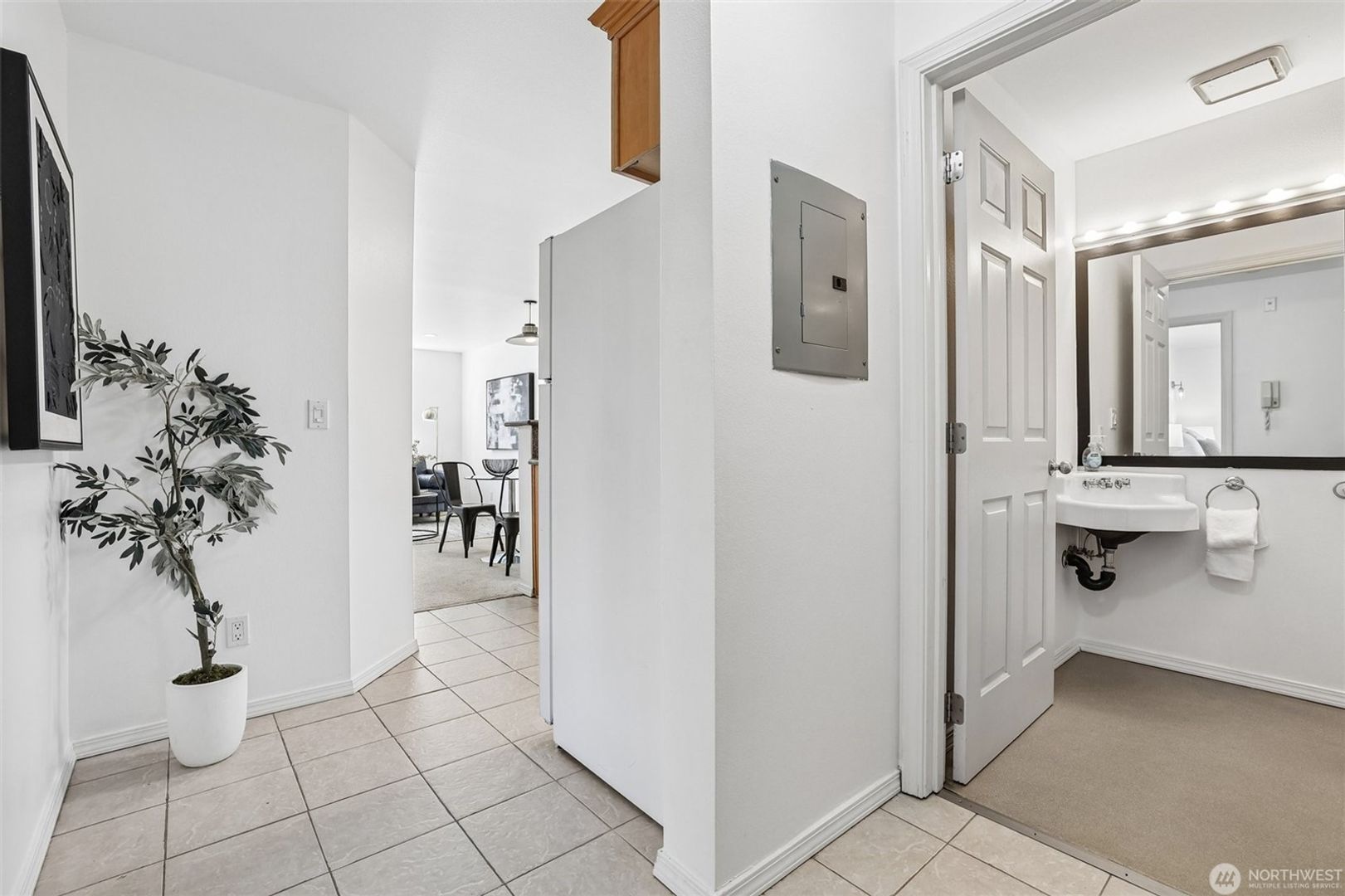 5624 Roosevelt Way NE Unit 202, Seattle, WA photo 6