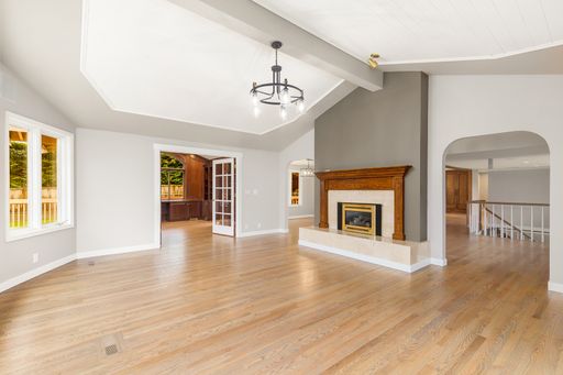 Listing photo thumbnail