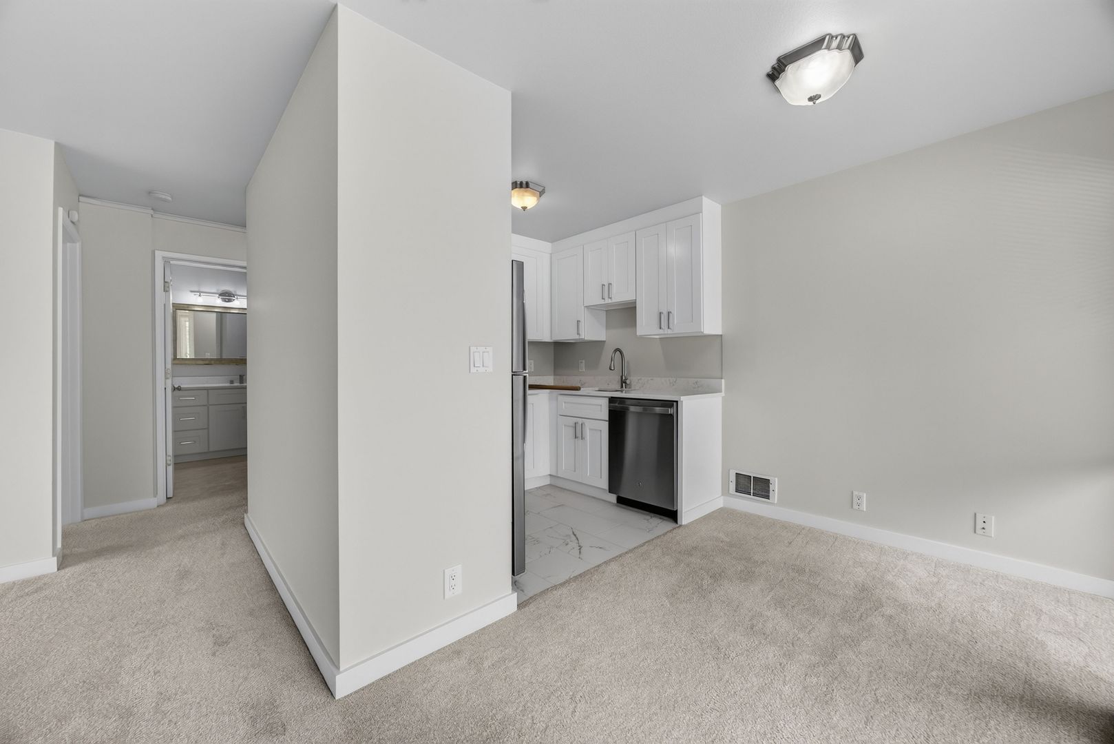 812 100th Ave NE Unit 202, Bellevue, WA photo 4