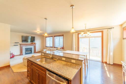 Listing photo thumbnail