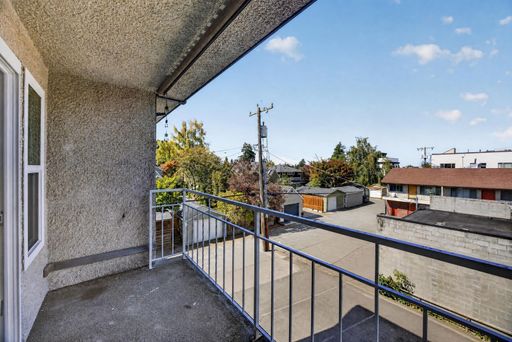 Listing photo thumbnail