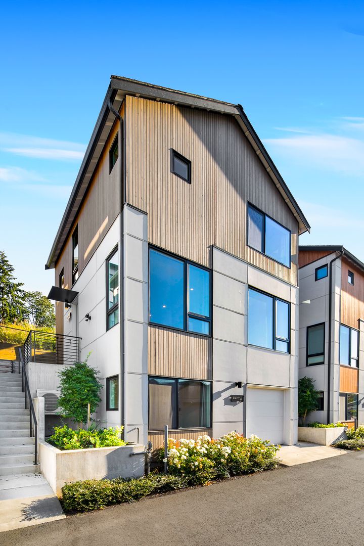 Seattle House: 8609 D 39th Ave S.