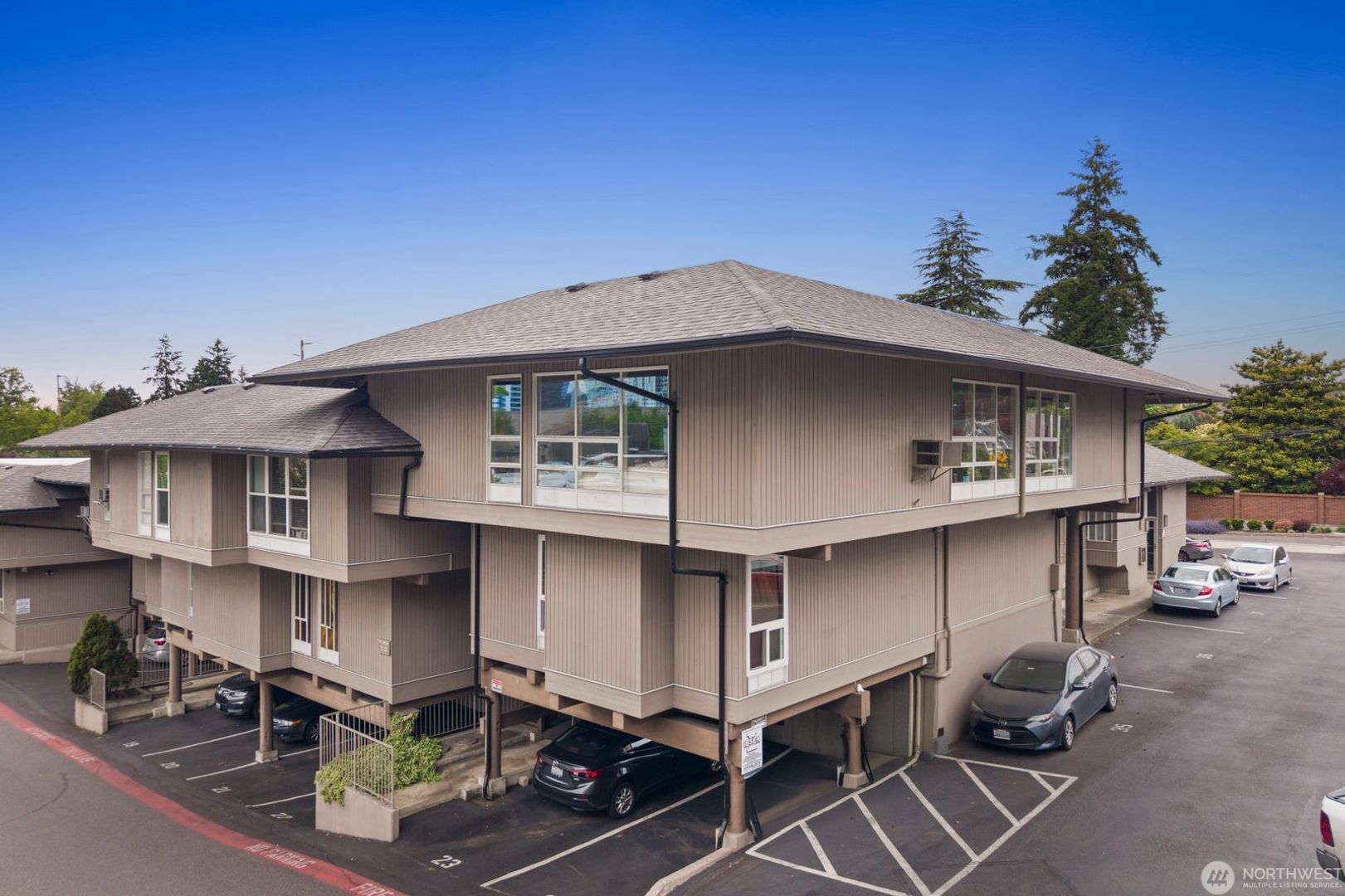 Bellevue Condo: 952 100th Ave NE