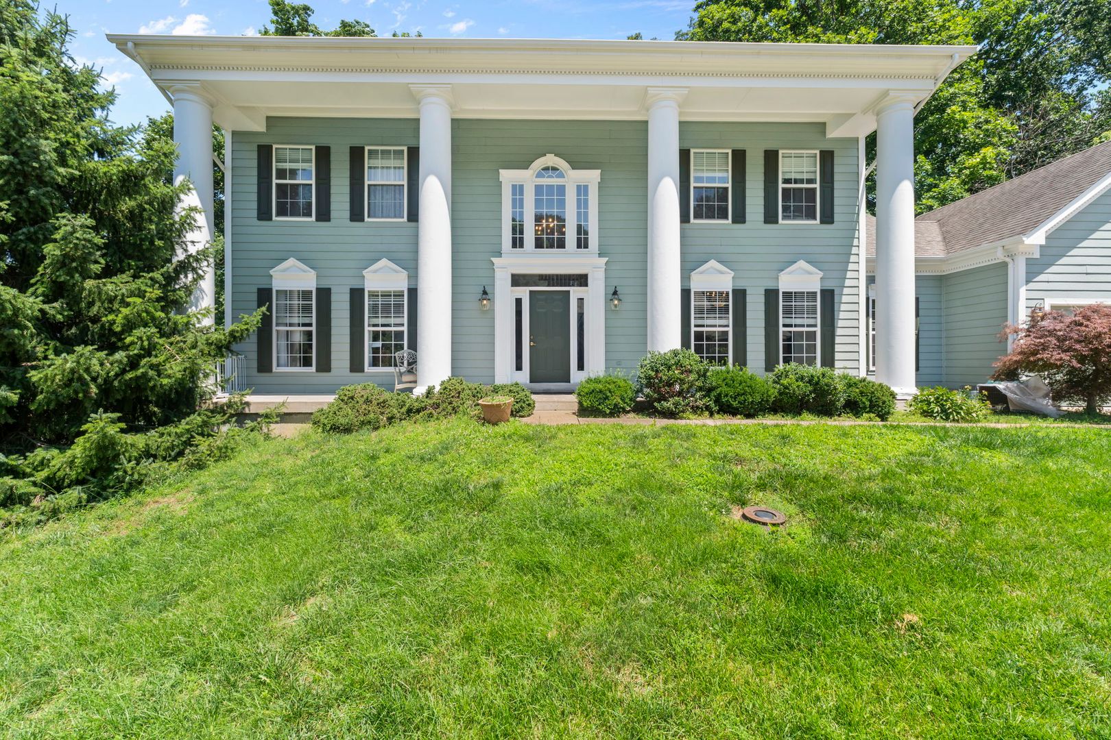 Ballwin House: 16611 highland summit drive