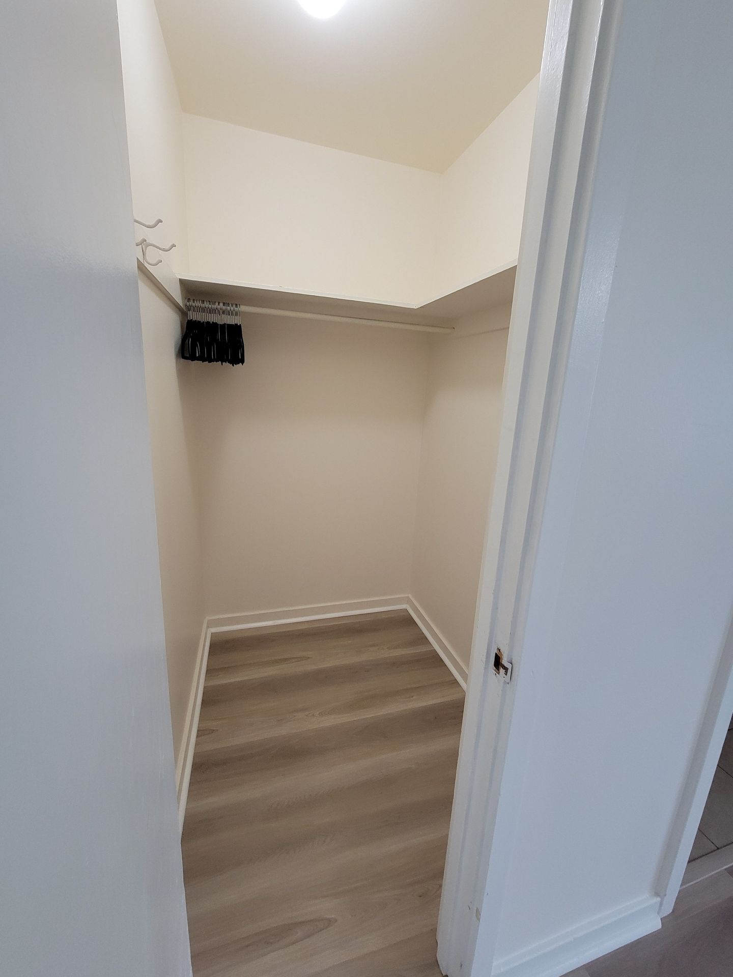 Thunderbird Apartments 3 of 6