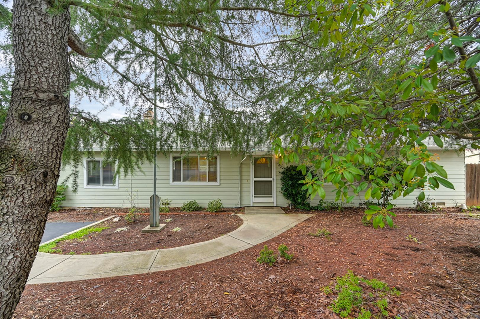 Auburn House: 1450 Live Oak Lane