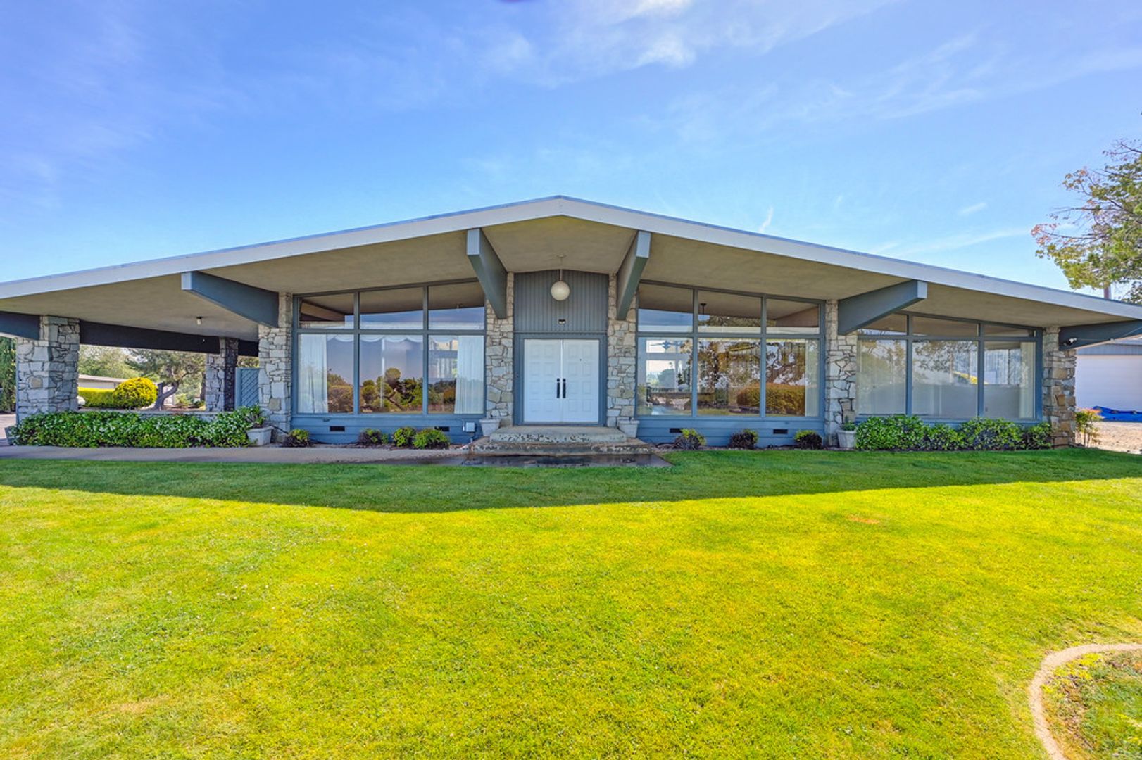 Aubun House: 1000 Grass Valley Hwy