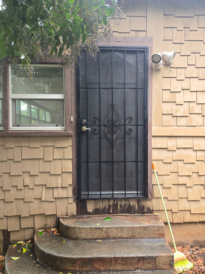 Auburn Apartment: 300 Cherry Ave