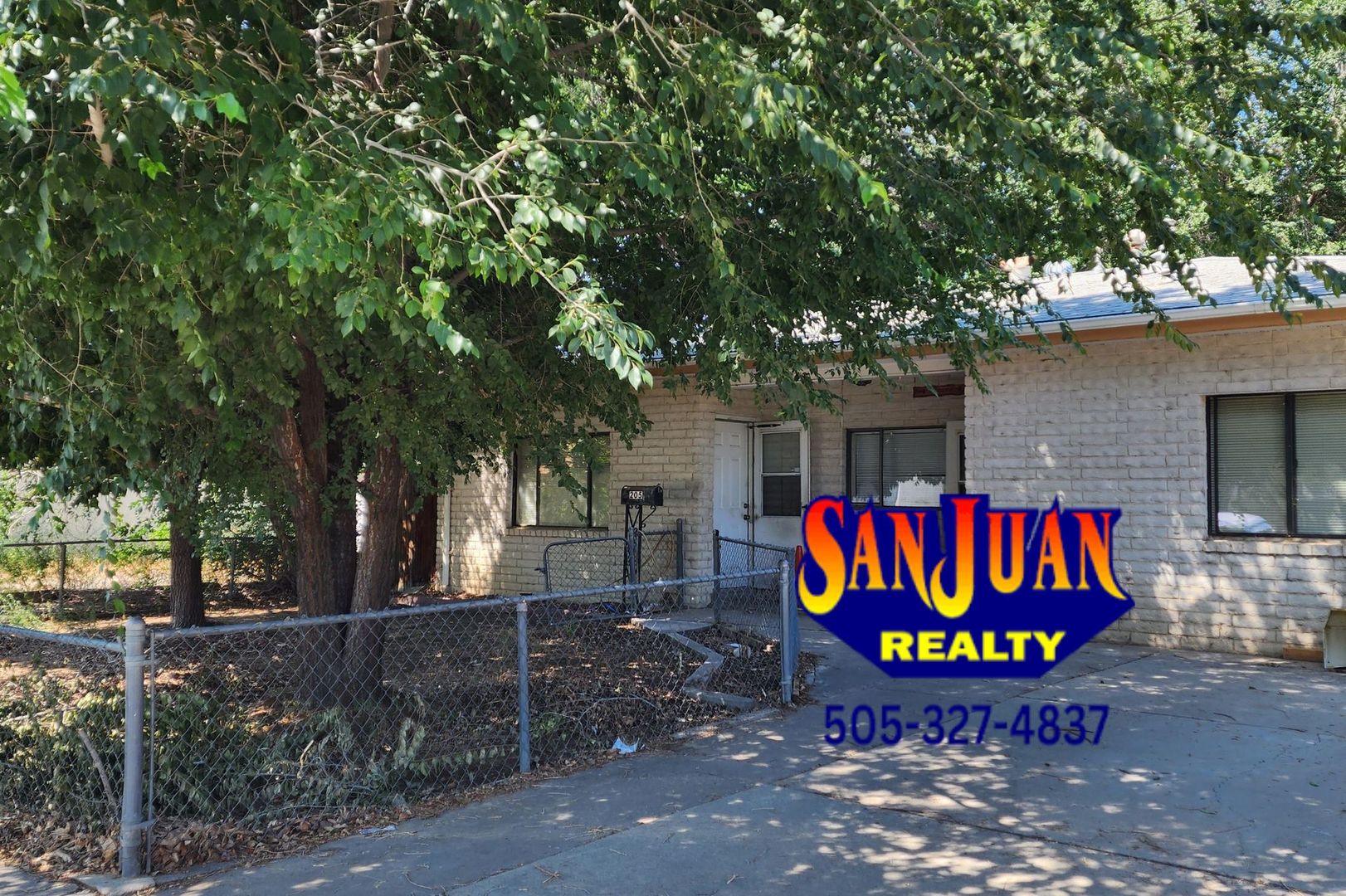 Farmington House: 205 El Paso Drive