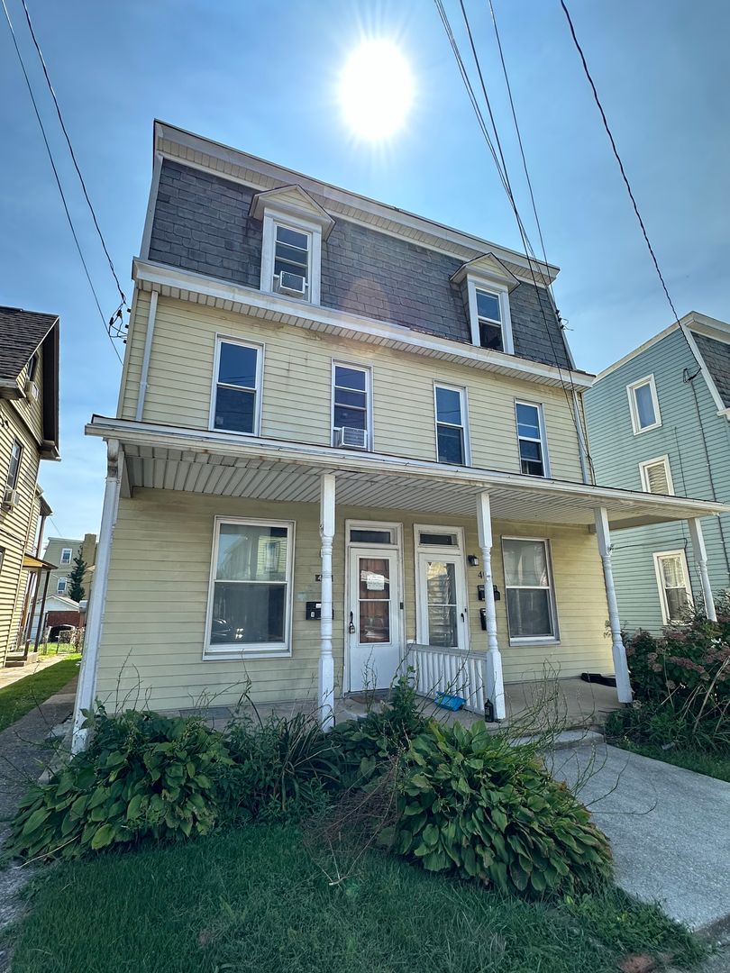 new cumberland Apartment: 404 4th street