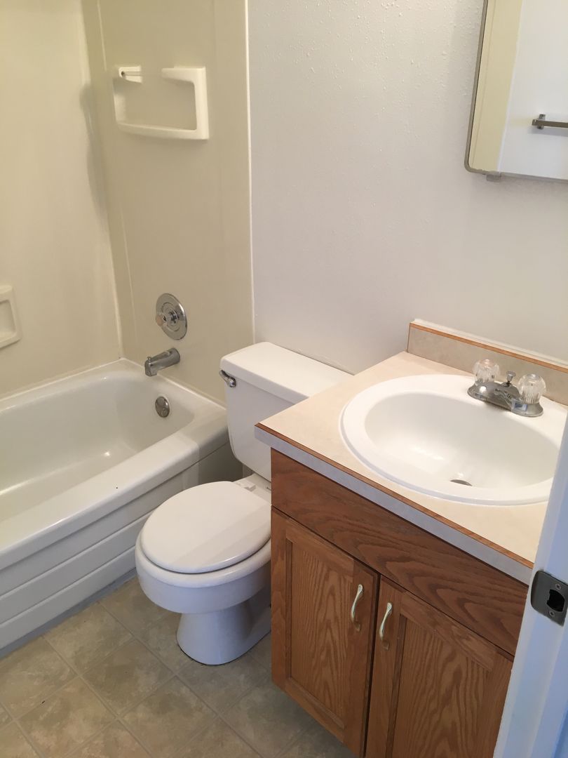 Moorhead Apartment: 2310 10th St S