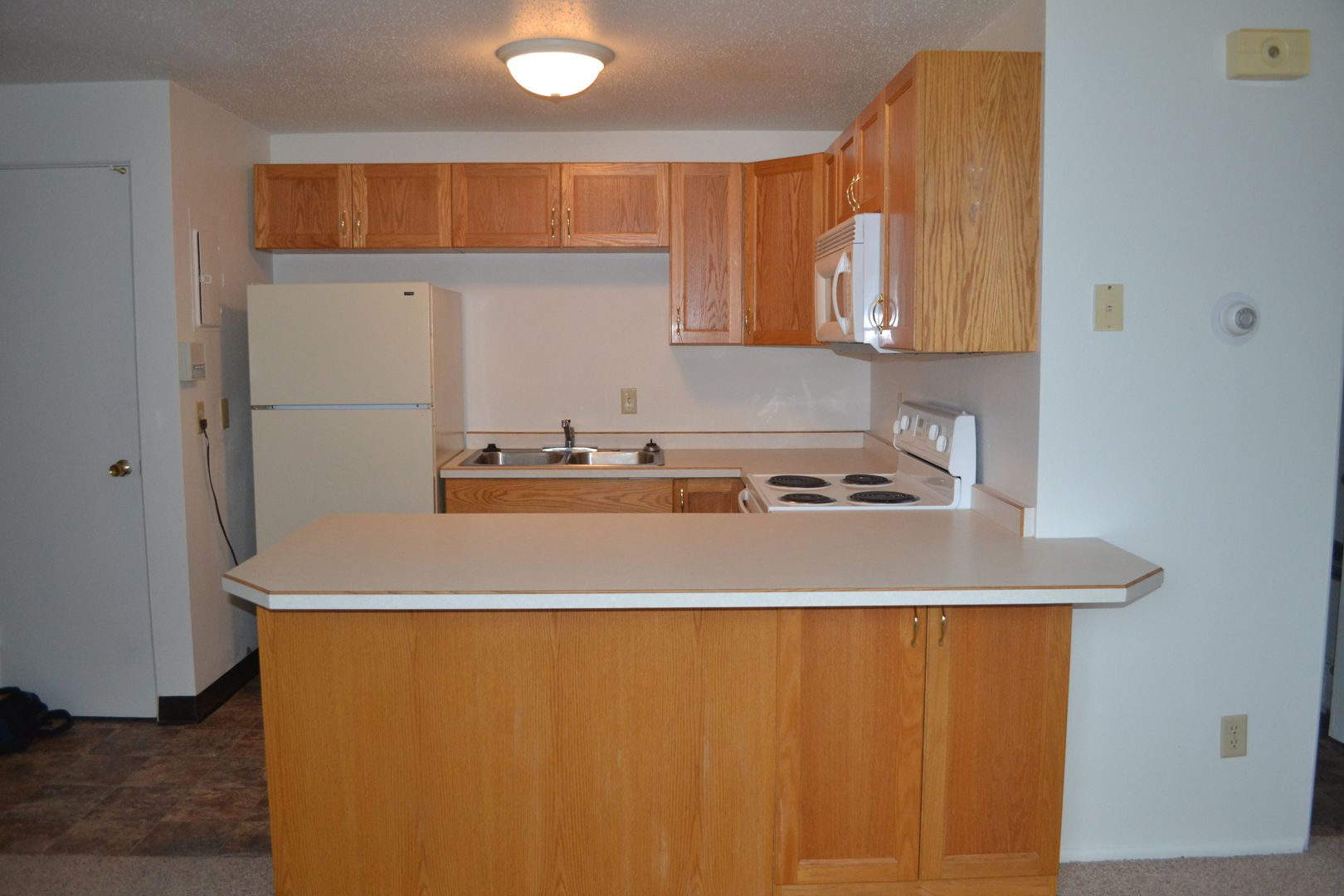 Moorhead Apartment: 2310 10th St S