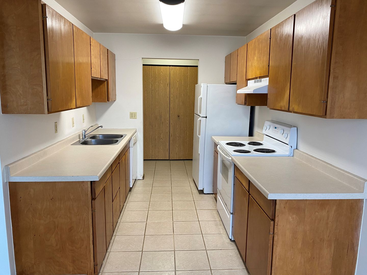 Moorhead Apartment: 924 24th Ave S