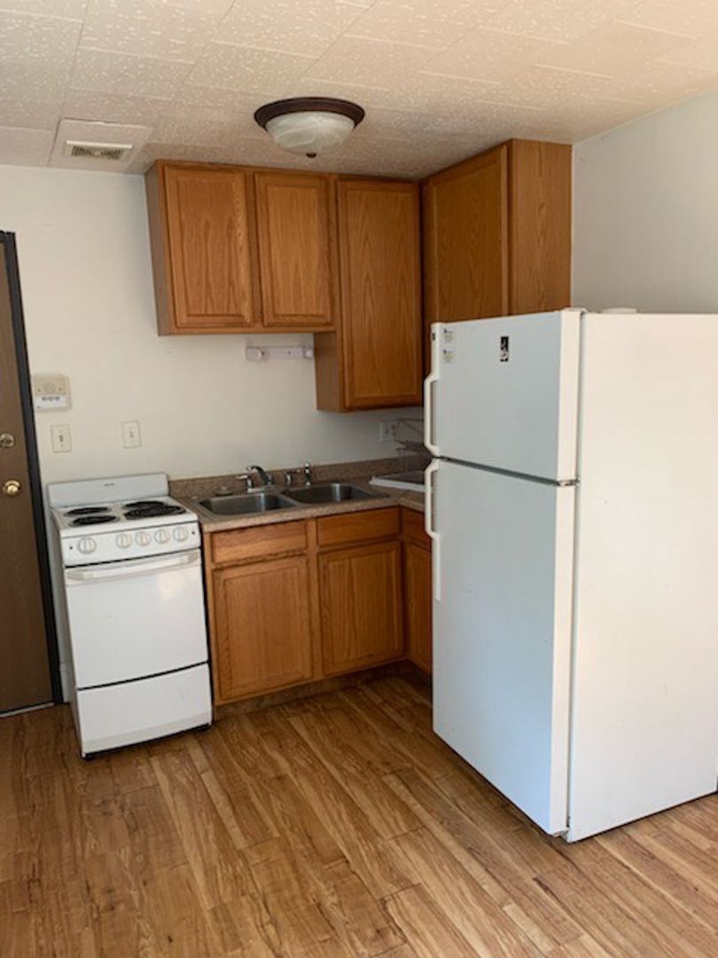 Moorhead Apartment: 2310 10th St S