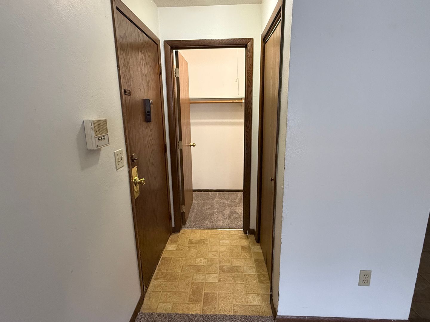 Moorhead Apartment: 1208 27th Ave S
