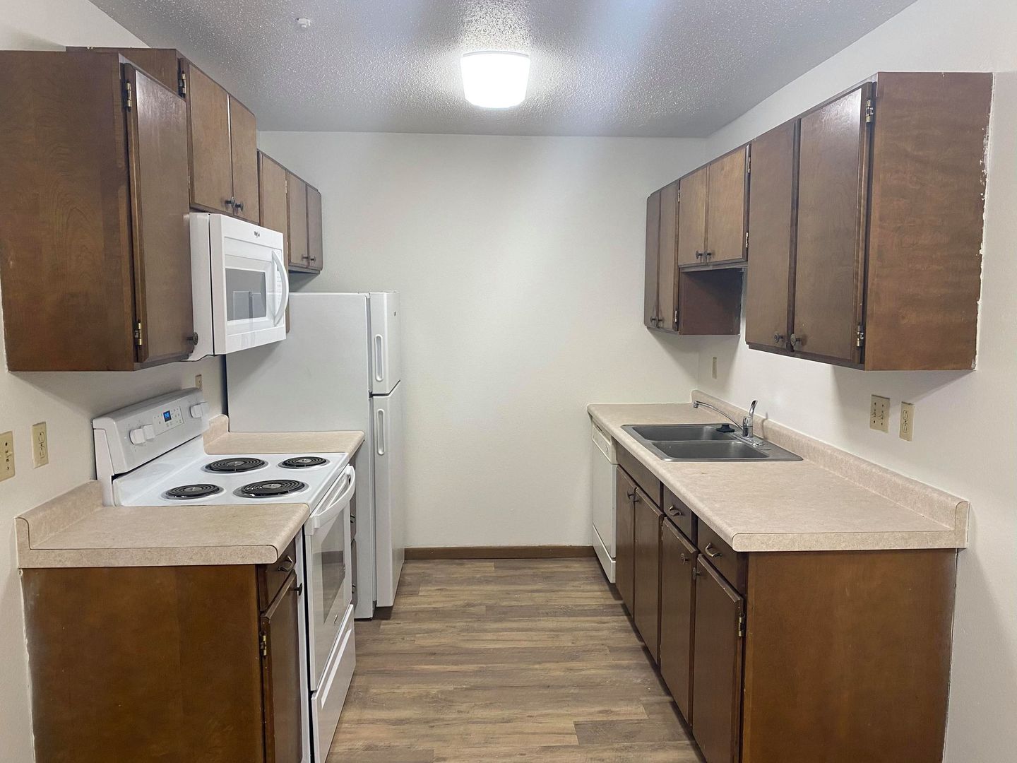 Moorhead Apartment: 1208 27th Ave S