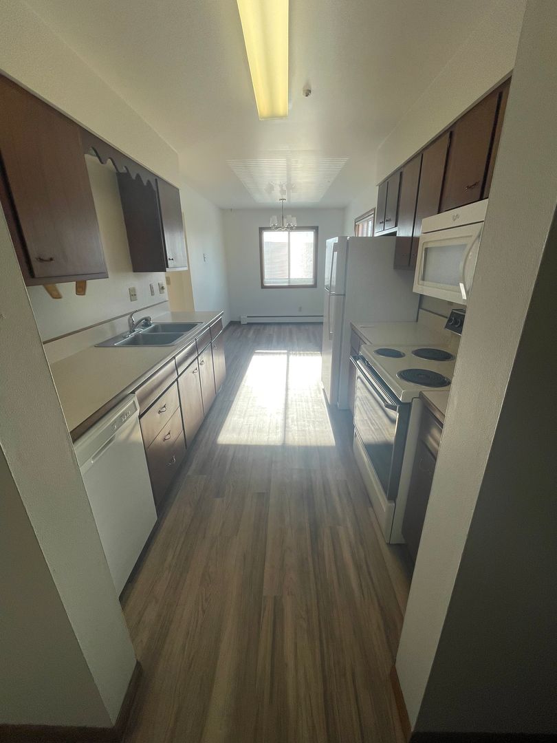 Moorhead Apartment: 2610 11th St S