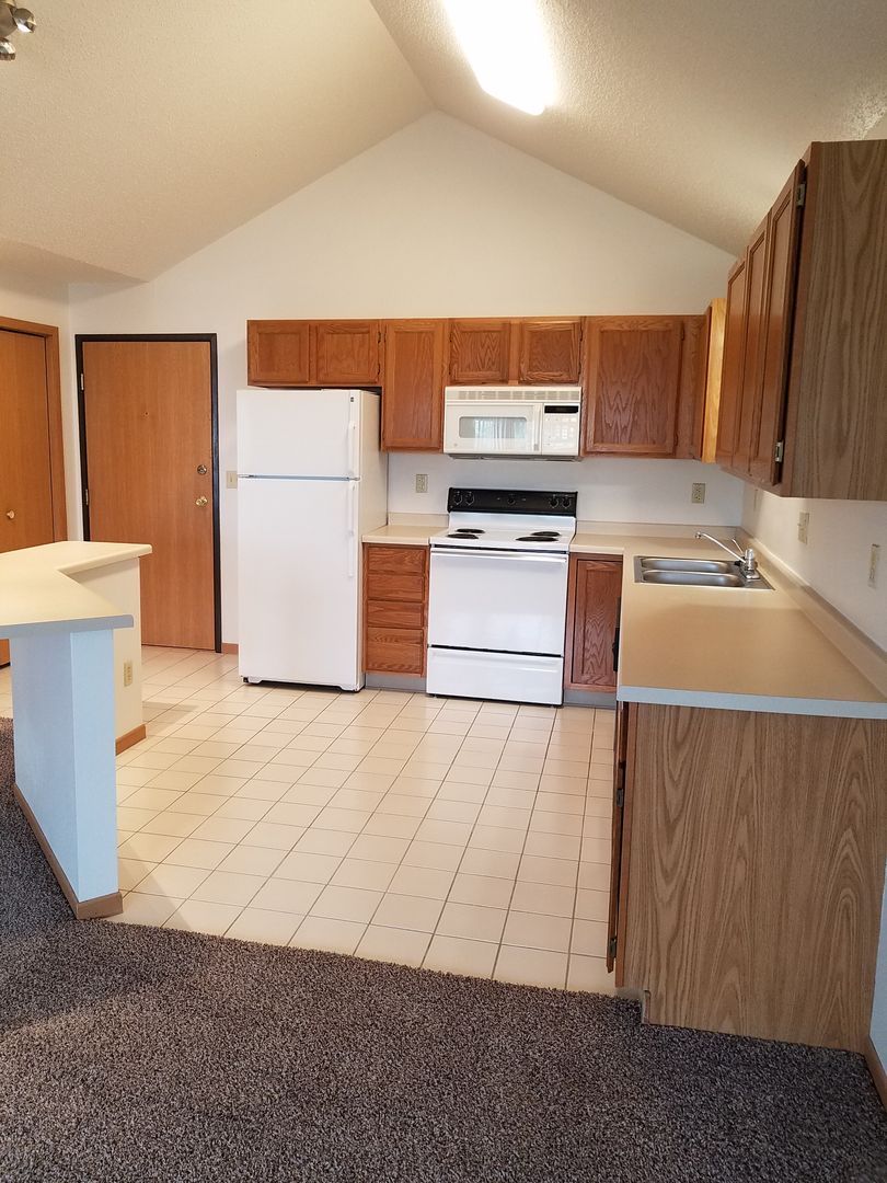 Fargo Apartment: 4902 16th Ave S
