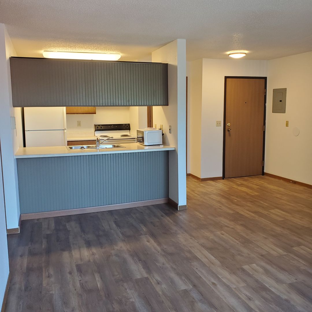 Fargo Apartment: 1602 47th St S