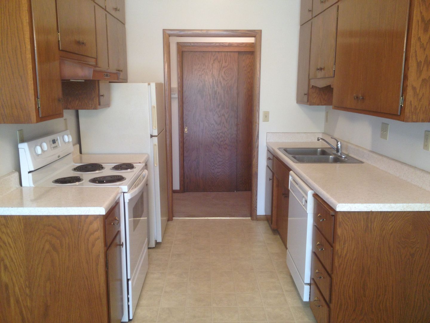 Moorhead Apartment: 517 32nd Ave S