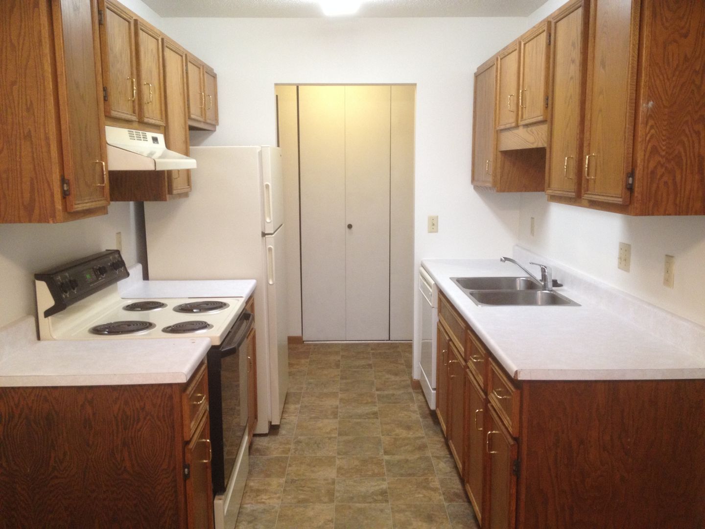 Moorhead Apartment: 1220 28th Ave S