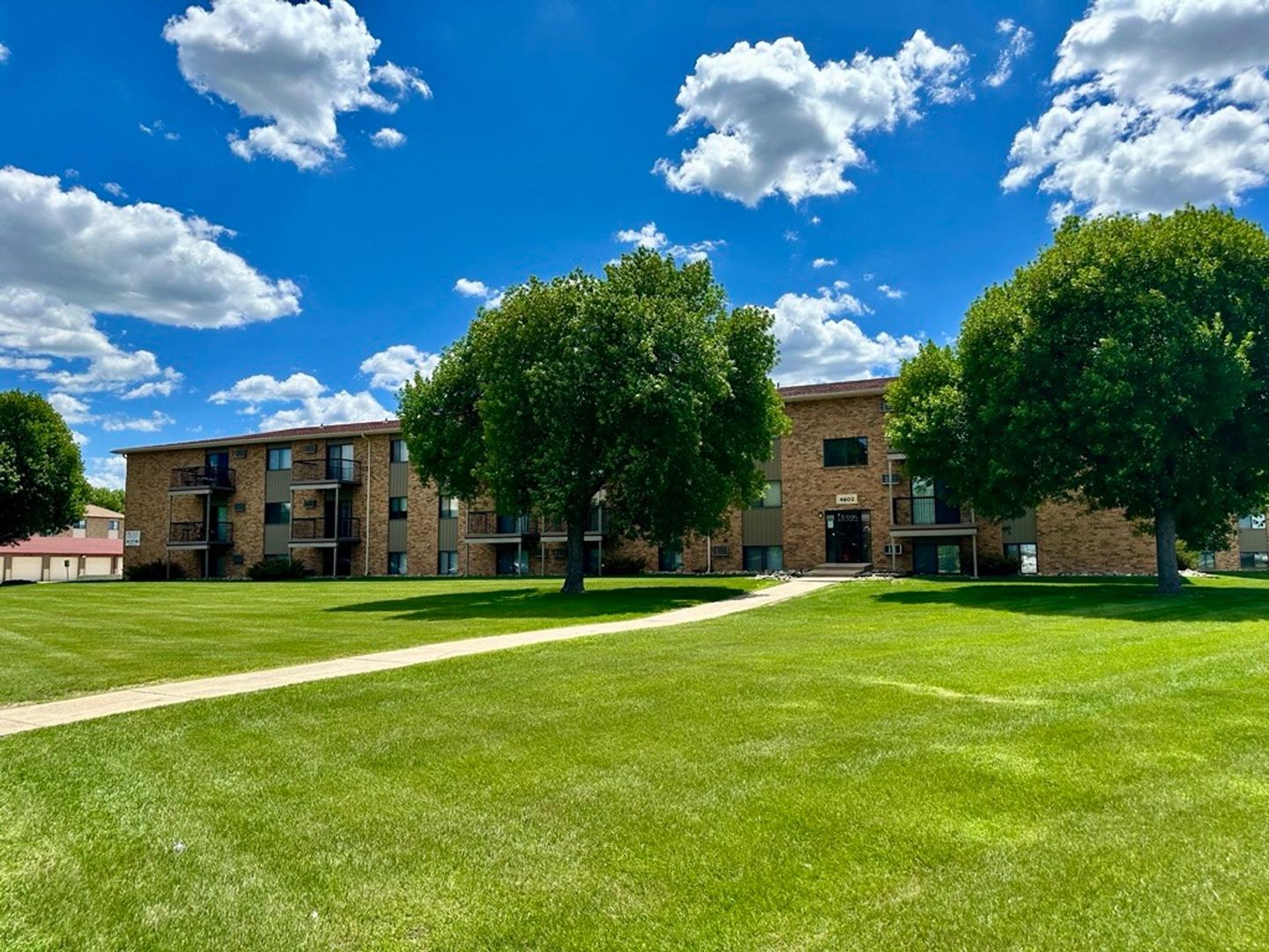 Fargo Apartment: 4602 16th Ave S