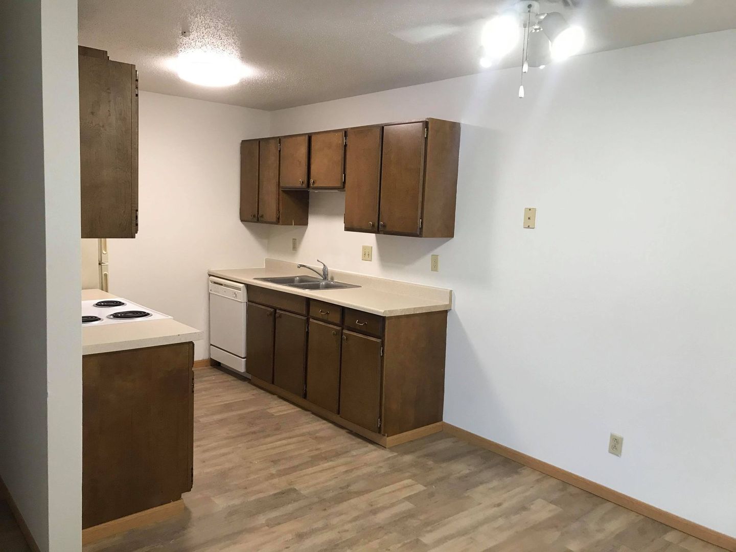 Moorhead Apartment: 1208 27th Ave S