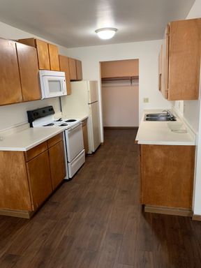 2 Bedroom - 1 Bathroom Apartment for Rent! – photo 1