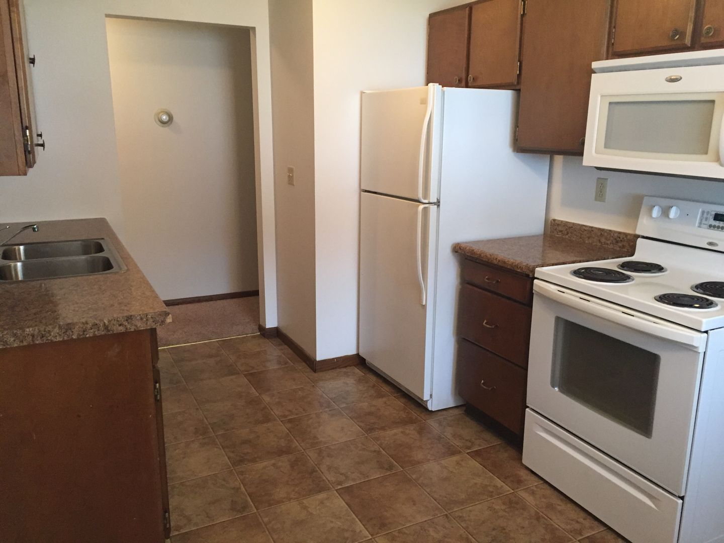 Moorhead Apartment: 1208 27th Ave S