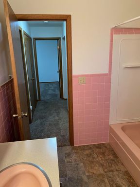 2 Bedroom - 1 Bathroom Apartment for Rent! – photo 1