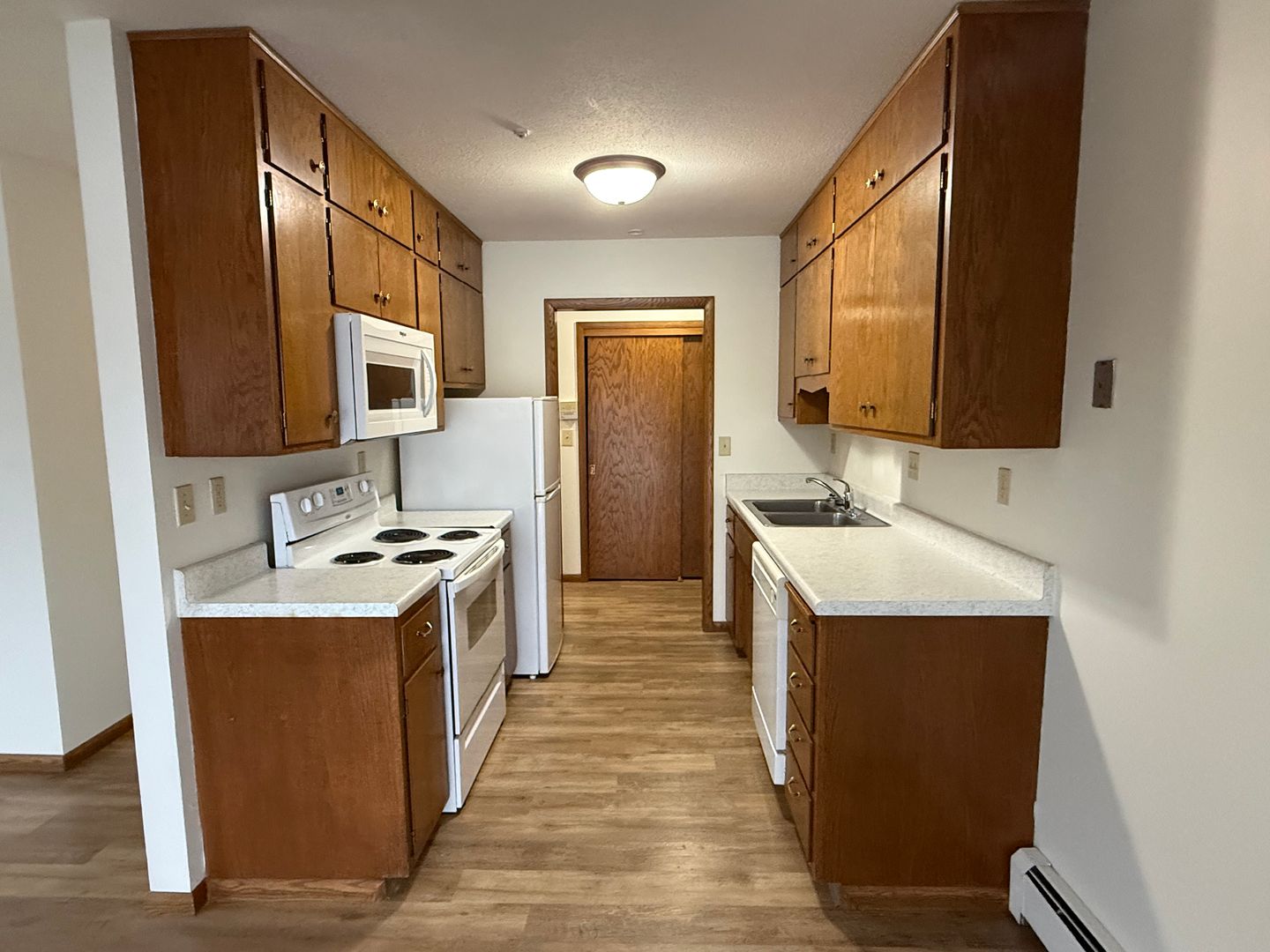 Moorhead Apartment: 517 32nd Ave S