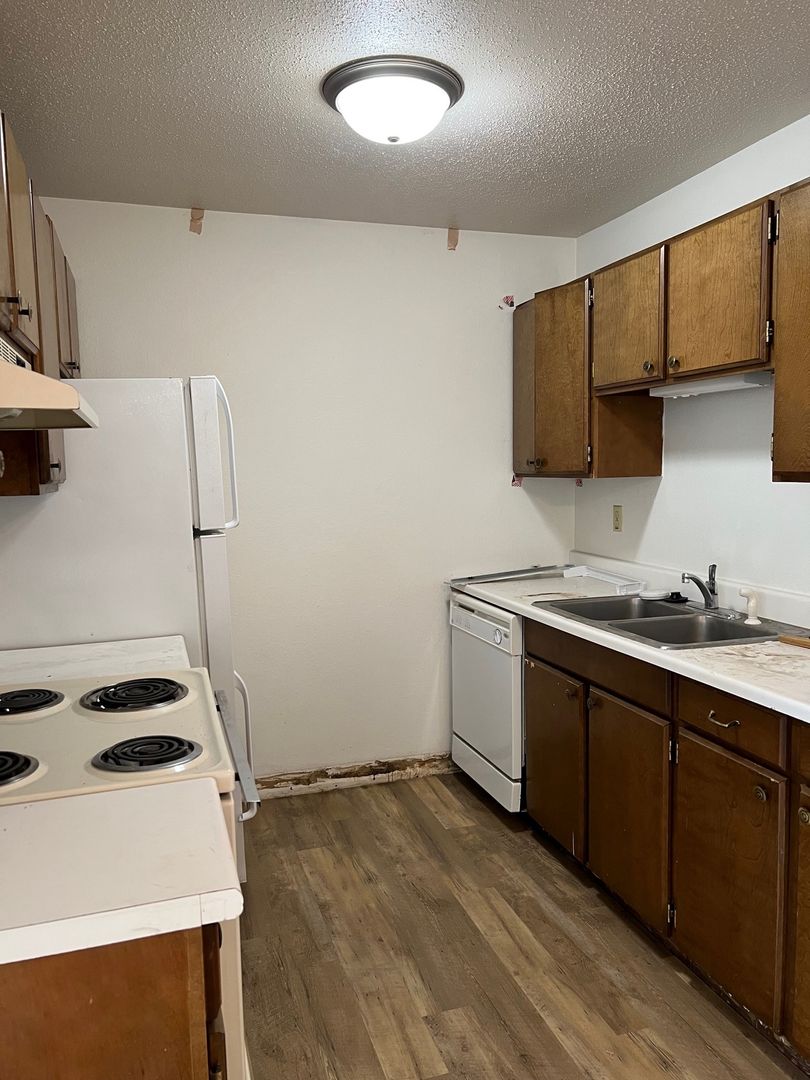 Moorhead Apartment: 1206 27th Ave S