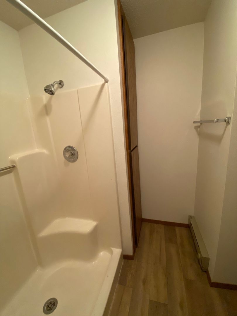 Moorhead Apartment: 1110 28th Ave S