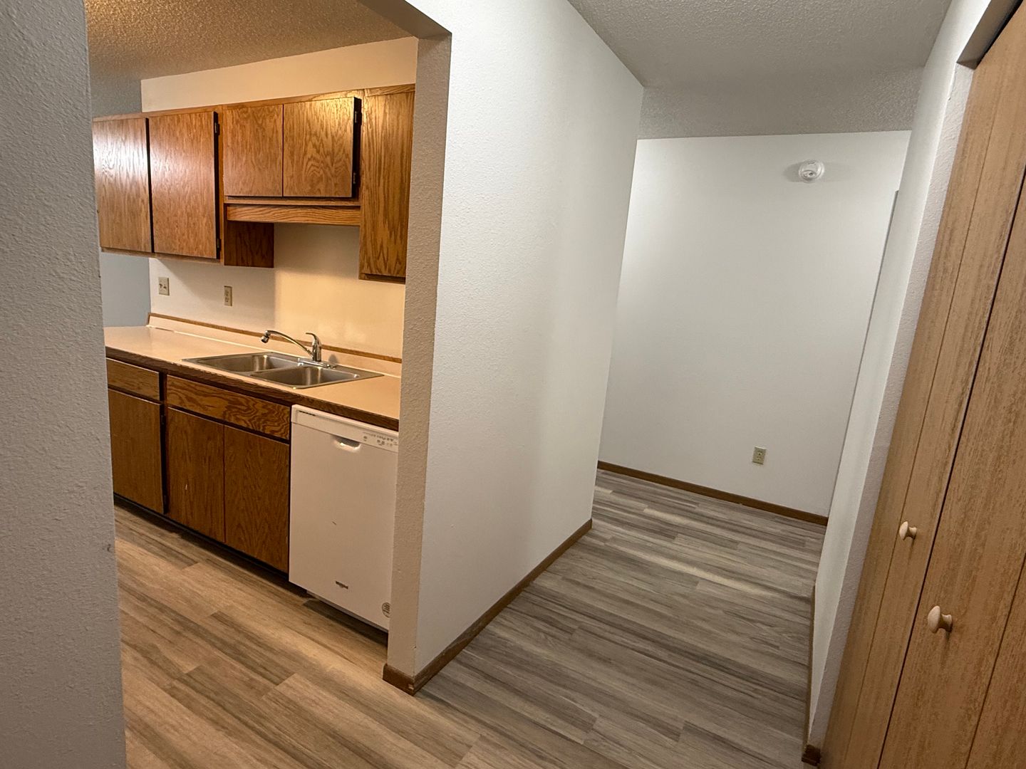 Moorhead Apartment: 1208 28th Ave S
