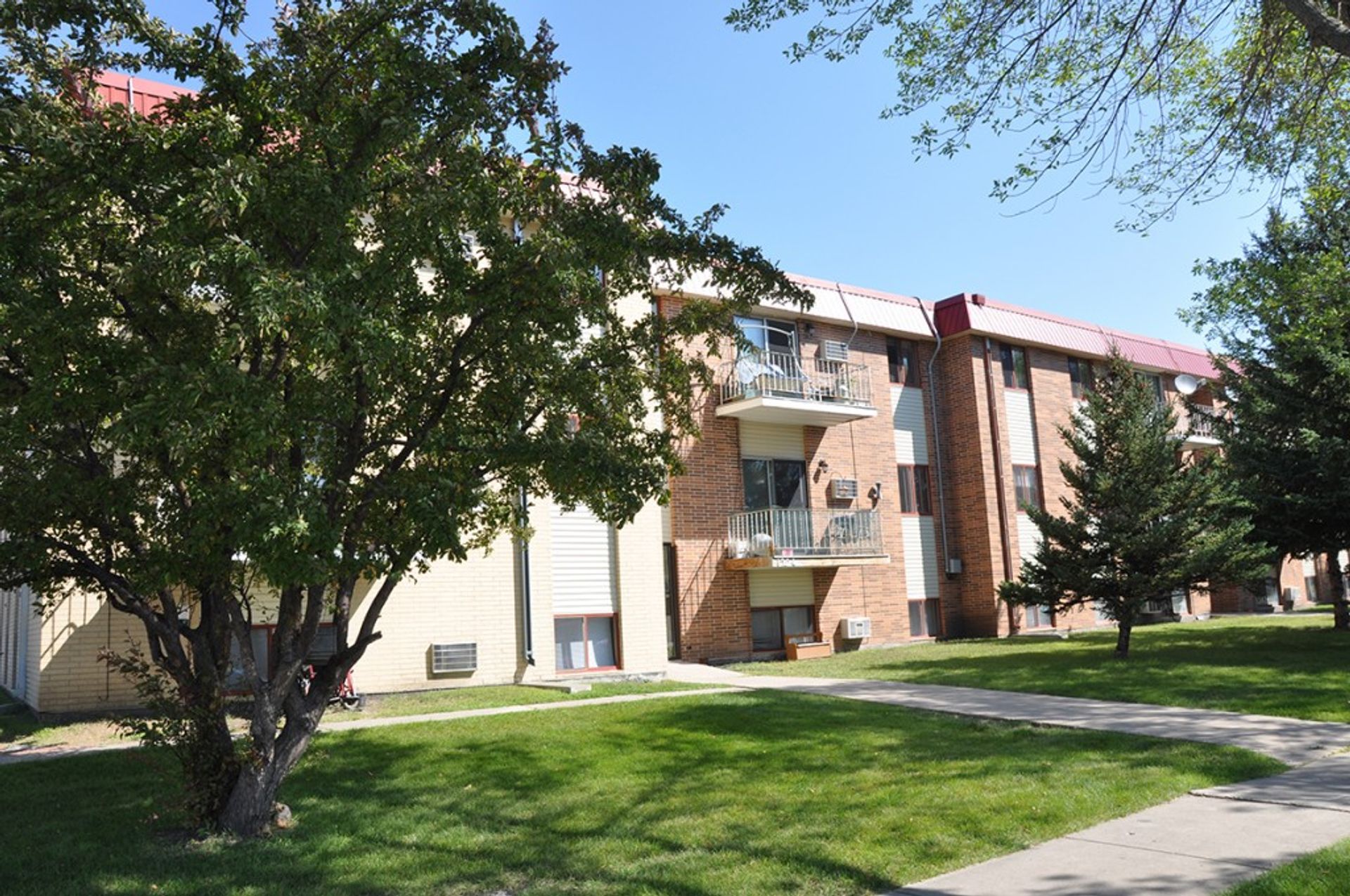 Moorhead Apartment: 1210 27th Ave S