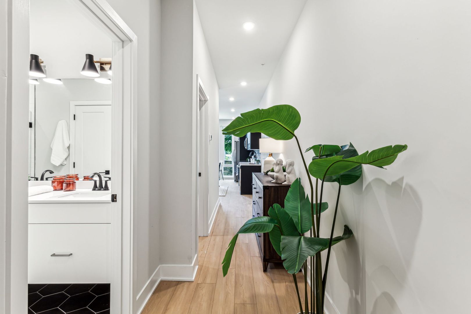 Philadelphia Apartment: 6910 Ridge Avenue